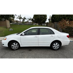<h3><b>2005<br>Toyota<br>Corolla LE</b></h3>